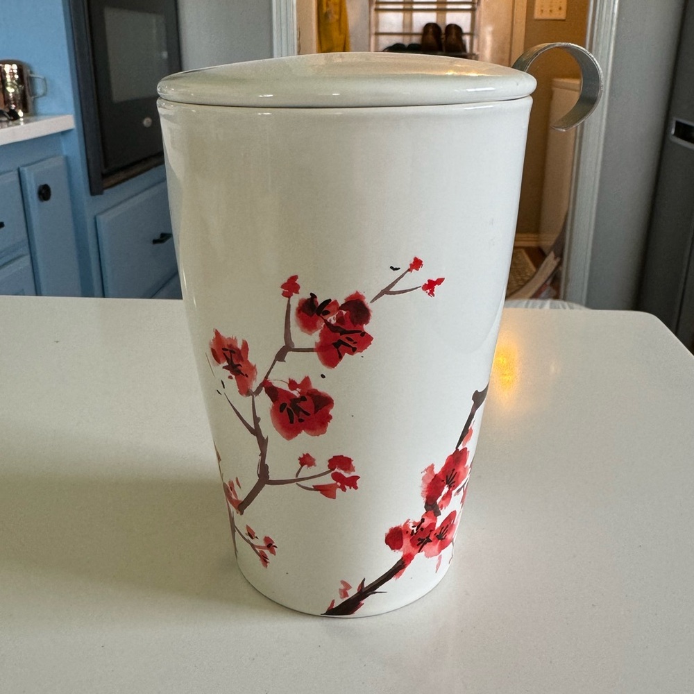 Tea Forte Tea Cup with steeping strainer